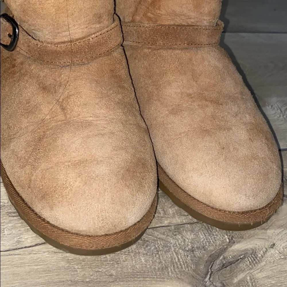 Kirkland Signature Kid's Shearling Boot Size 4